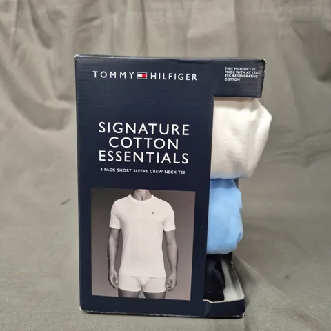 TOMMY HILFIGER SIGNATURE COTTON ESSENTIALS 3 PACK SHORT SLEEVE CREW NECK TEE - SIZE M