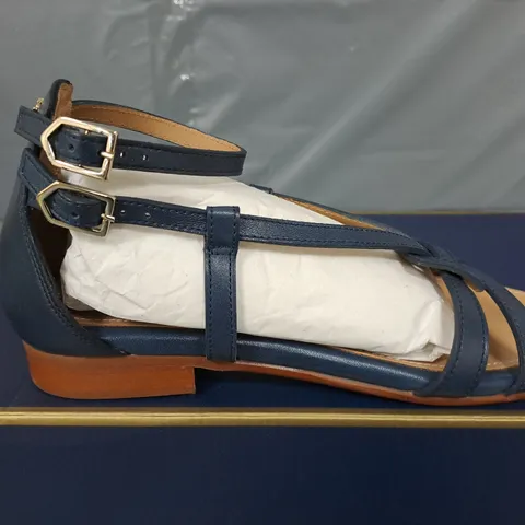 BOXED PAIR OF FAIRFAX & FAVOR WOMENS ROME SANDALS IN NAVY LEATHER - UK 3