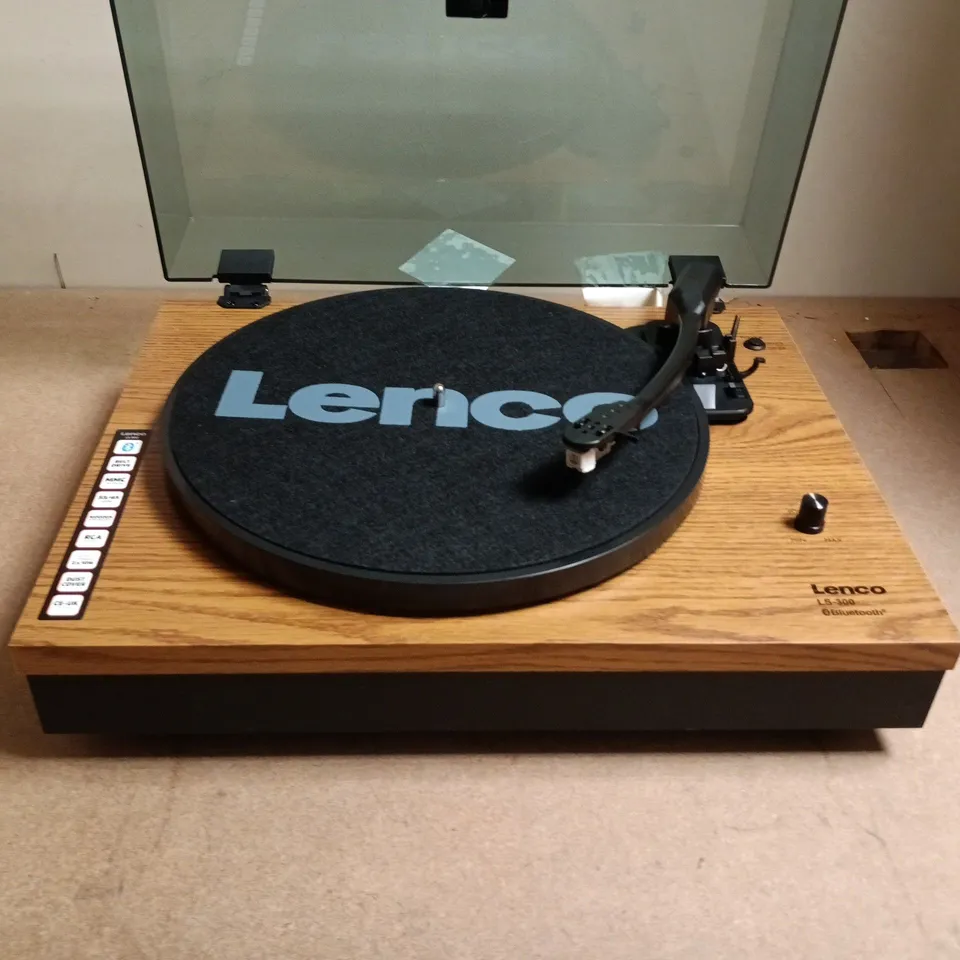 LENCO TURNTABLE WITH GLASS DUST COVER