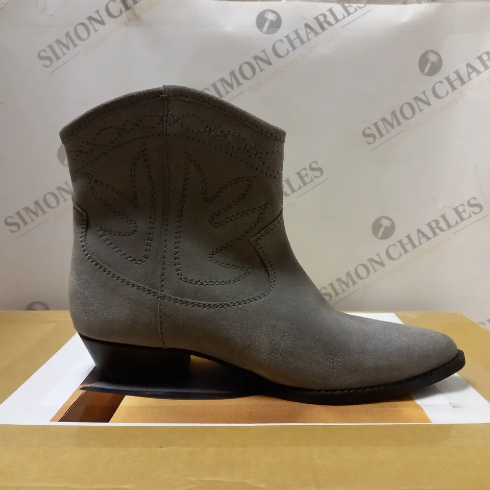 MAISON DE NIMES SUEDE WESTERN BOOTS, GREY - SIZE 5