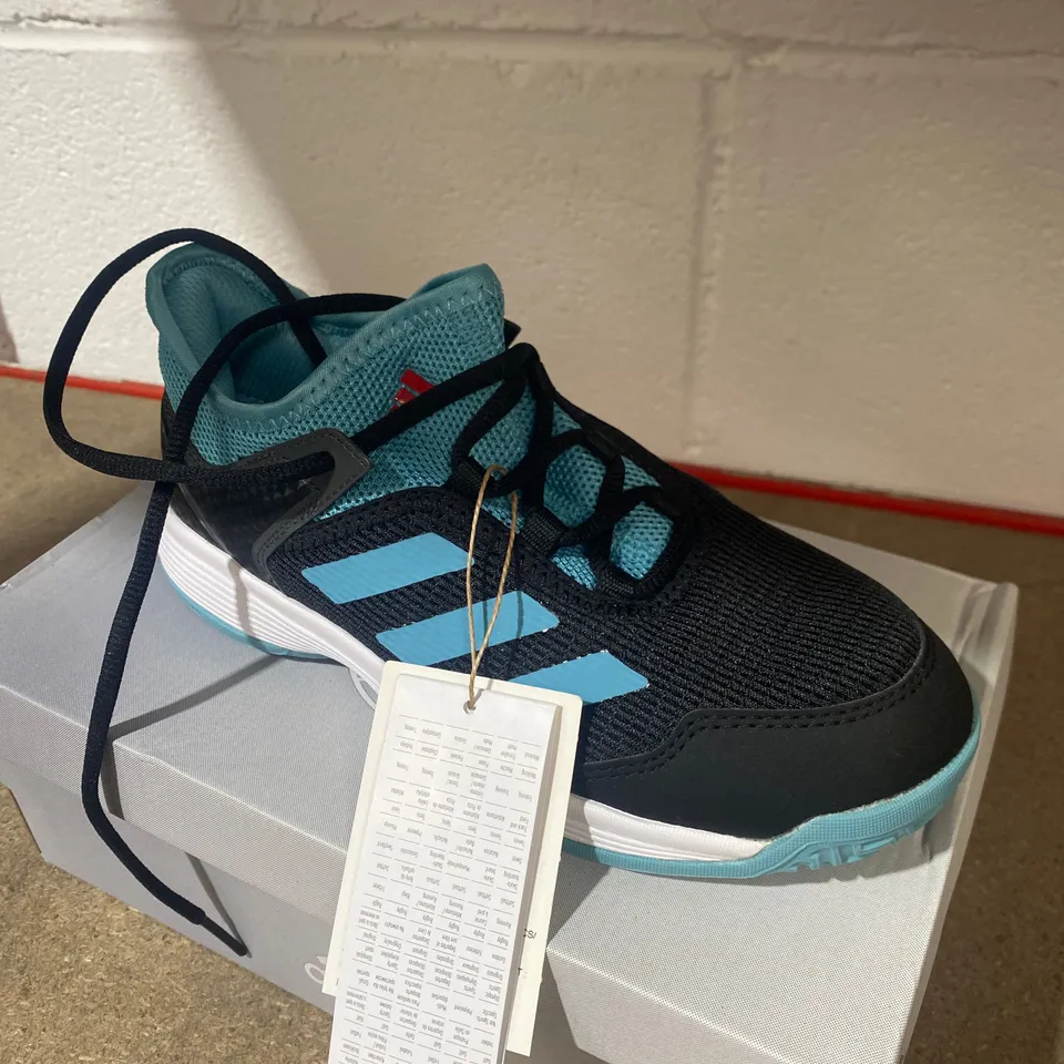 BOXED PIR OF UBERSONIC 4K TRAINERS SIZE 2