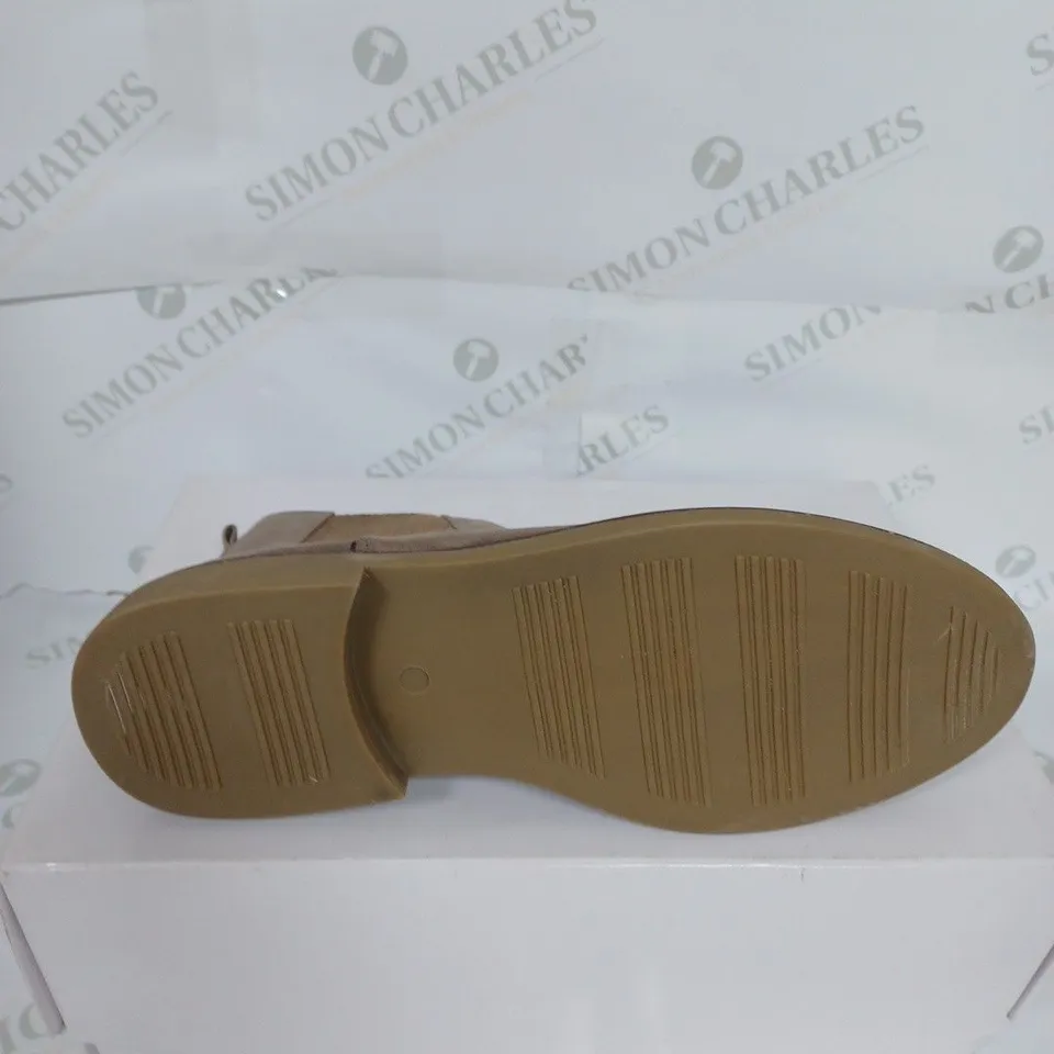 BOXED MENS MARSH MICROSUEDE SHOES IN TAUPE SIZE 10