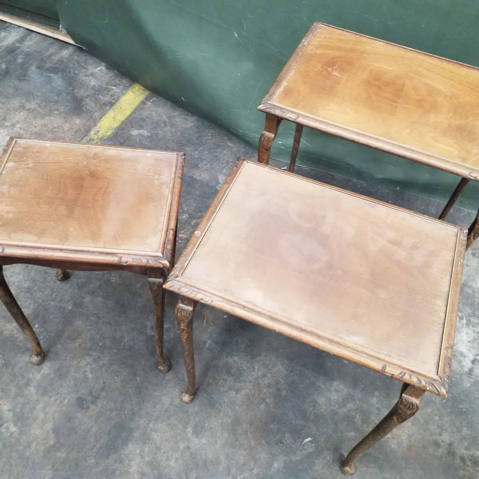 ANTIQUE WALNUT VENEER NEST OF THREE GLASS-TOPPED TABLES 