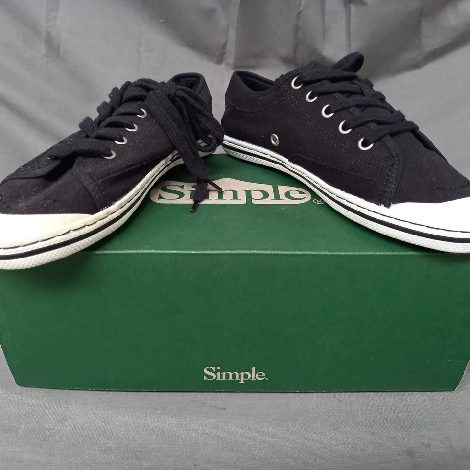 BOXED PAIR OF SIMPLE SATIRE CANVAS SNEAKERS IN BLACK SIZE 4