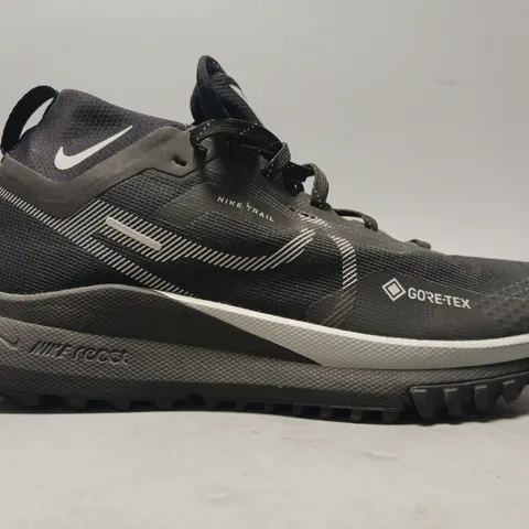 PAIR OF NIKE REACT TRAIL SHOES IN BLACK UK SIZE 7