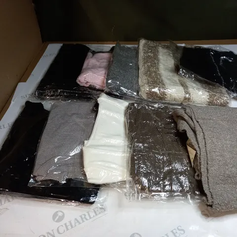 APPROXIMATELY 10 CLOTHING ITEMS IN VARIOUS SIZES AND COLOURS