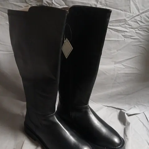 SIMPLY BE WIDE FITTING BOOTS IN BLACK - 8