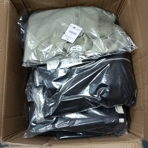BOX OF APPROXIMATELY 20 ASSORTED CLOTHING ITEMS IN VARIOUS STYLES , COLOURS AND SIZES 
