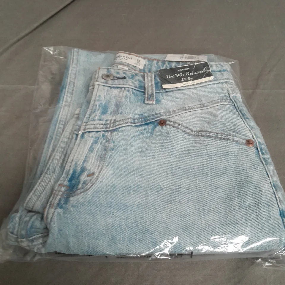 SEALED ABERCROMBIE & FITCH HIGH RISE THE 90S RELAXED - SIZE 25