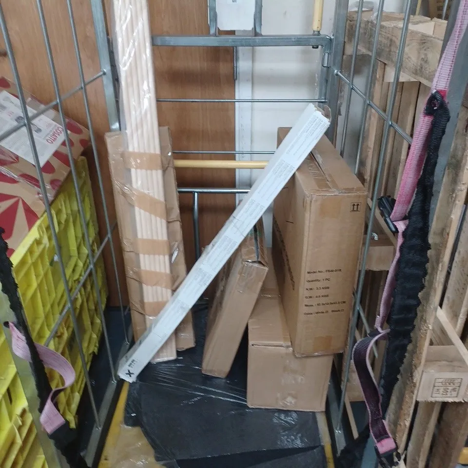 APPROXIMATELY 8 HOUSEHOLD ITEMS TO INCLUDE SEAT CUSHIONS AND A WET AND DRY FLOOR DUSTING FLAT MOP