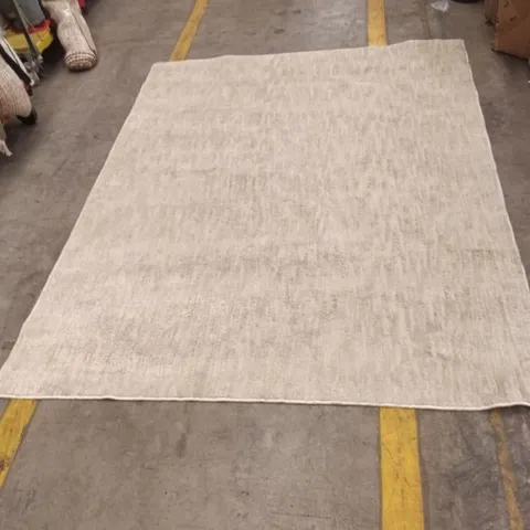 LIGHT GREY AREA RUG APPROXIMATELY 228 CM X 181 CM