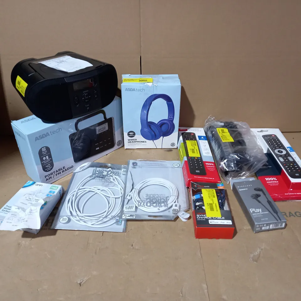 LOT OF ASSORTED HOUSEHOLD AND ELECTRICAL ITEMS TO INCLUDE RADIOS, HEADPHONES AND REMOTE CONTROLS