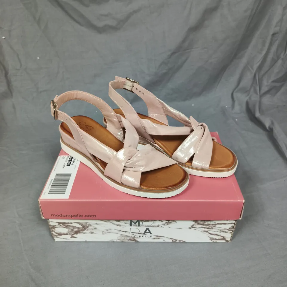 MODA IN PELLE OLANNA ROSE GOLD METALLIC LEATHER TWISTED STRAP WEDGE SANDALS - 6