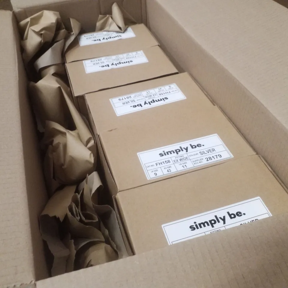 BOX CONTAINING APPROXIMATELY 5 PAIRS OF BRAND NEW SIMPLY BE SILVER DALLAS EX WIDE PENNY LOAFER - SIZE 9