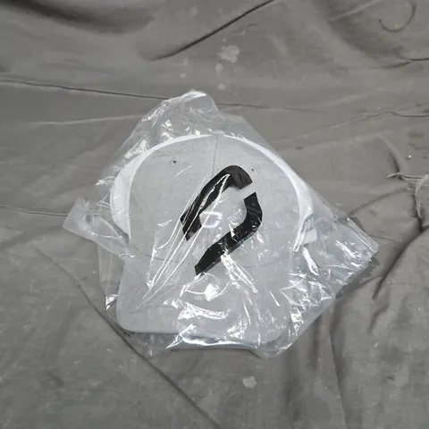 DRUIDS PRO TECH STEALTH CONTRAST CAP IN GREY/WHITE