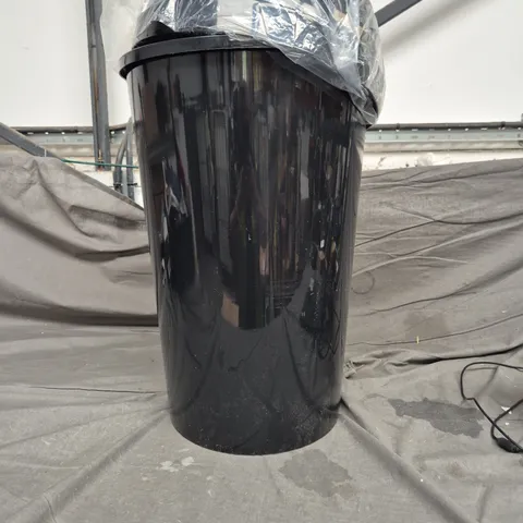TALL BLACK PLASTIC TRASH BIN WITH LID 
