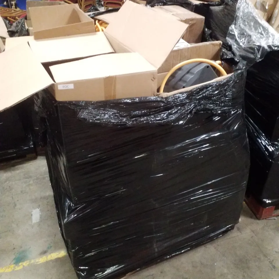 PALLET CONTAINING ASSORTED PRODUCTS INCLUDING BEDSIDE ALARM CLOCKS WITH WIRELESS CHARGING AND NIGHTLIGHT, EXTENSION HOSES & 2 WAY HDMI SPLITTERS