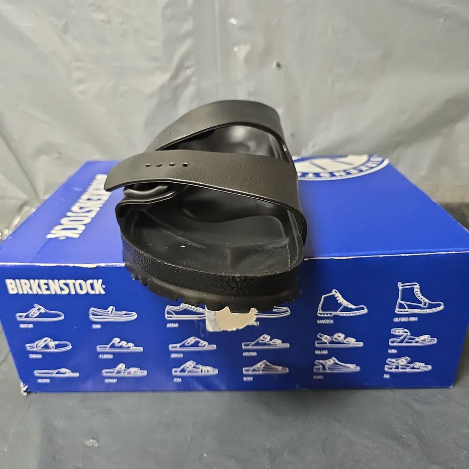 BIRKENSTOCK BUCKLE SANDALS - BLACK - SIZE 9.5