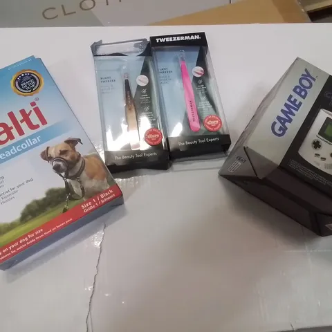 PALLET OF ASSORTED HOUSEHOLD GOODS AND PRODUCTS TO INCLUDE;DOG HEAD COLLAR,TWEEZERS, GAME BOY MUG,POOL CUES,BLINDS,CHILDREN'S SHOPPING TROLLEY AND OTHER ASSORTED ITEMS...