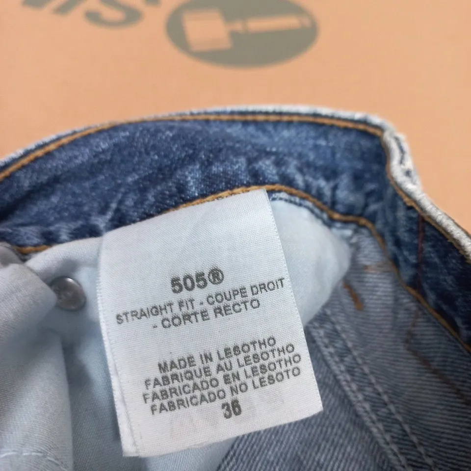 LEVI'S 505 STRAIGHT FIT DENIM SHORTS, SIZE 36, BLUE – MADE IN LESOTHO