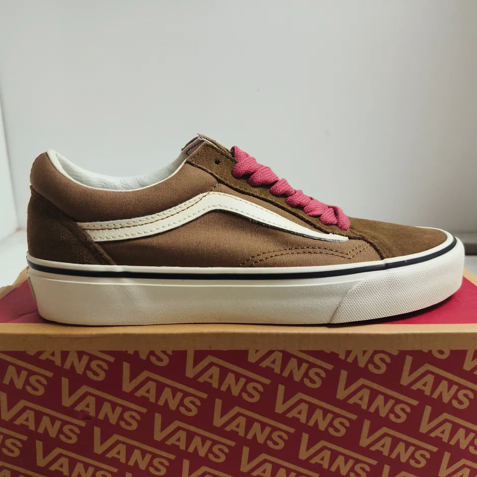 BOXED PAIR OF VANS BROWN SHOES - SIZE 5.5