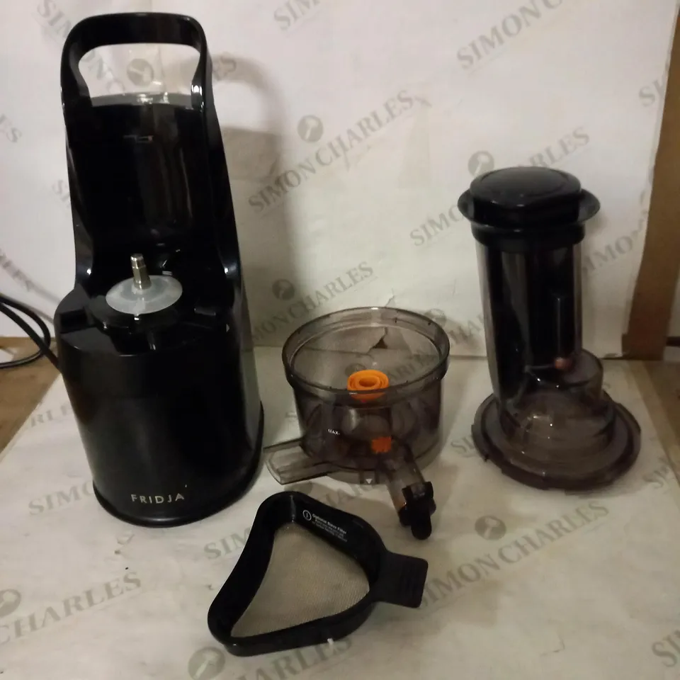 FRIDJA MASTICATING JUICER - BLACK (F1900)