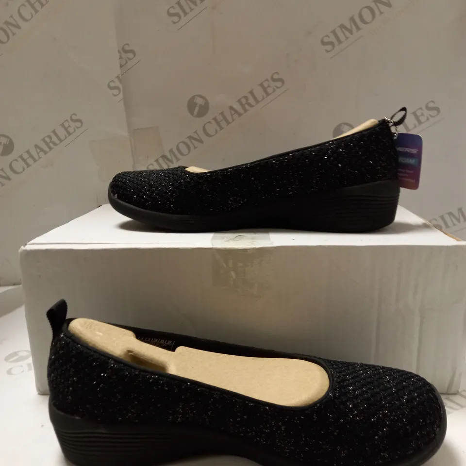 BOXED PAIR OF SKECHERS ARYA SWEET GLITZ RHINESTONE SKIMMER BLACK BALLET SHOES - SIZE 5