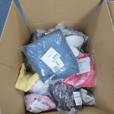 BOX OF APPROXIMATELY 20 ASSORTED CLOTHING ITEMS OF VARIOUS STYLES AND COLOURS 
