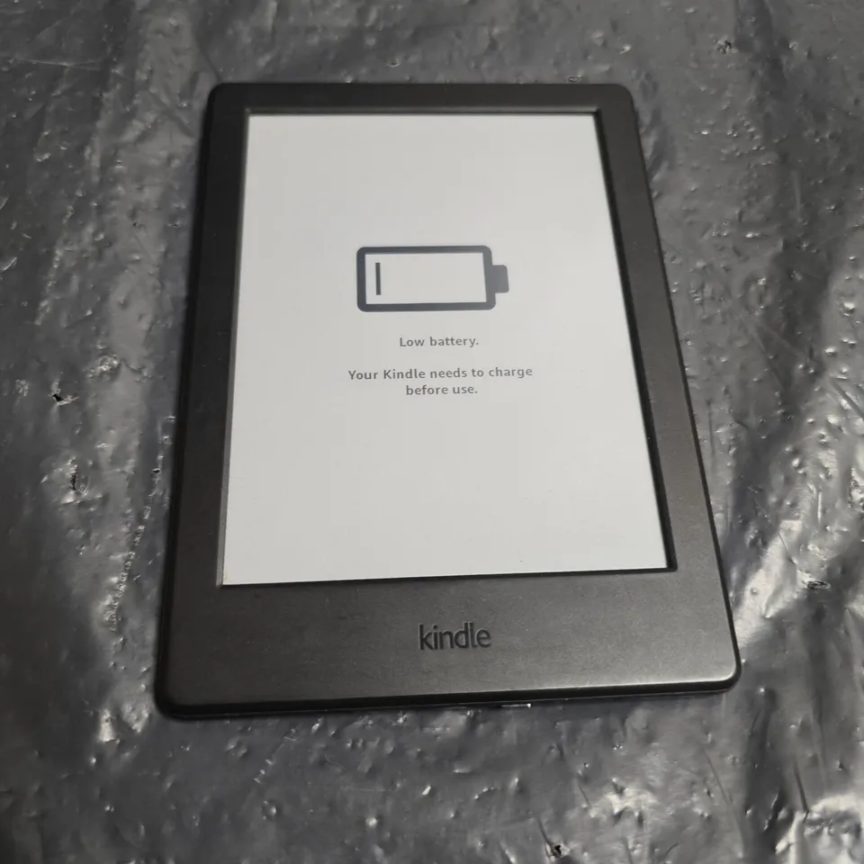 AMAZON KINDLE E-READER (BLACK) – LOW BATTERY SCREEN 