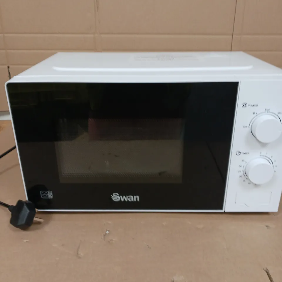 BOXED SWAN 20L 700W MANUAL MICROWAVE IN WHITE - COLLECTION ONLY