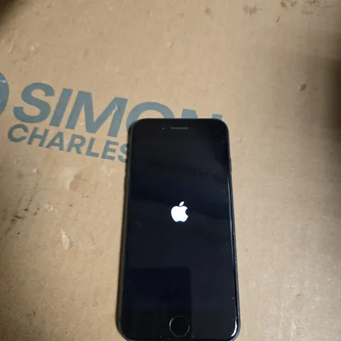 APPLE IPHONE – SPACE GREY/BLACK, POWERING ON TO APPLE LOGO 