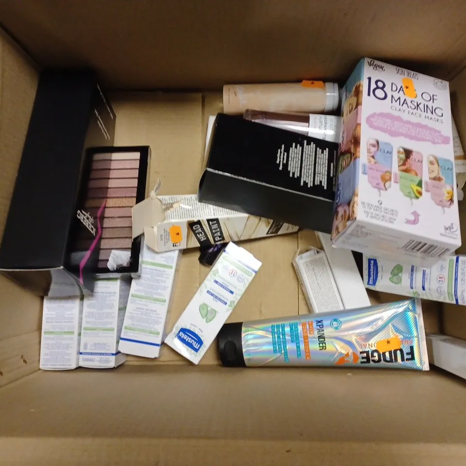 APPROXIMATELY 20 ASSORTED HEALTH AND BEAUTY ITEMS TO INCLUDE REVOLUTION GIFT SET, BIOTHERM MELTING SUN FLUID (200ml), TANGLE TEEZER MAGIC FLOWERPOT, ETC