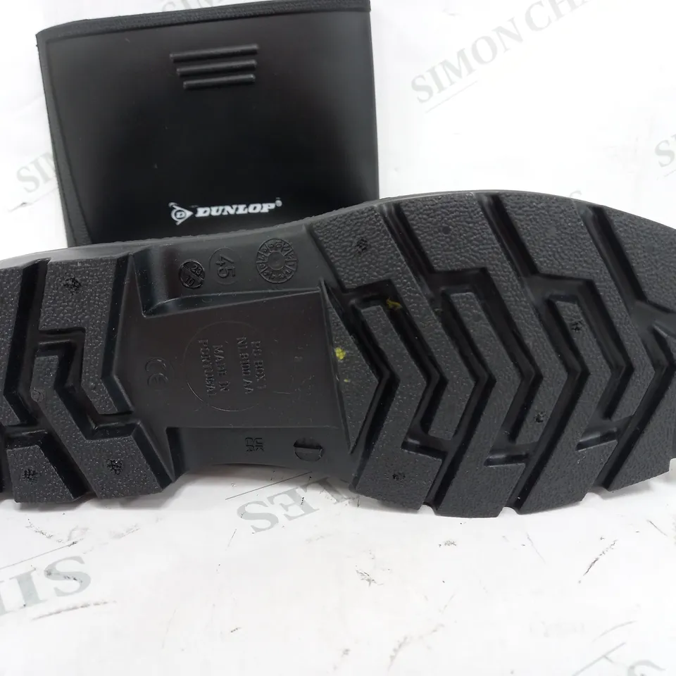 DUNLOP HIGH TOP WELLIES IN BLACK - EU 45