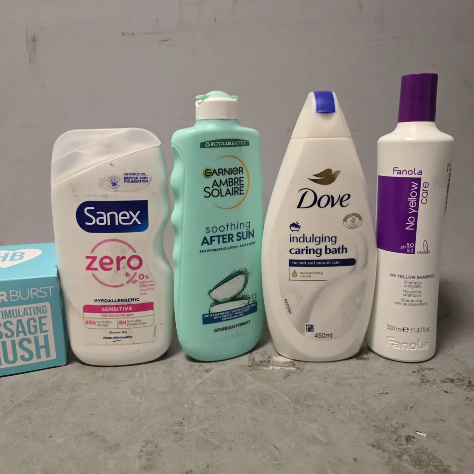 APPROXIMATELY 15 ASSORTED HEALTH & BEAUTY ITEMS TO INCLUDE - DOVE CARING BATH , SANEX ZERO, HAIR BURST MASSAGE BRUSH ETC