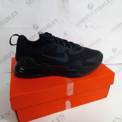 BOXED PAIR OF NIKE AIR MAX BLACK TRAINERS SIZE 6