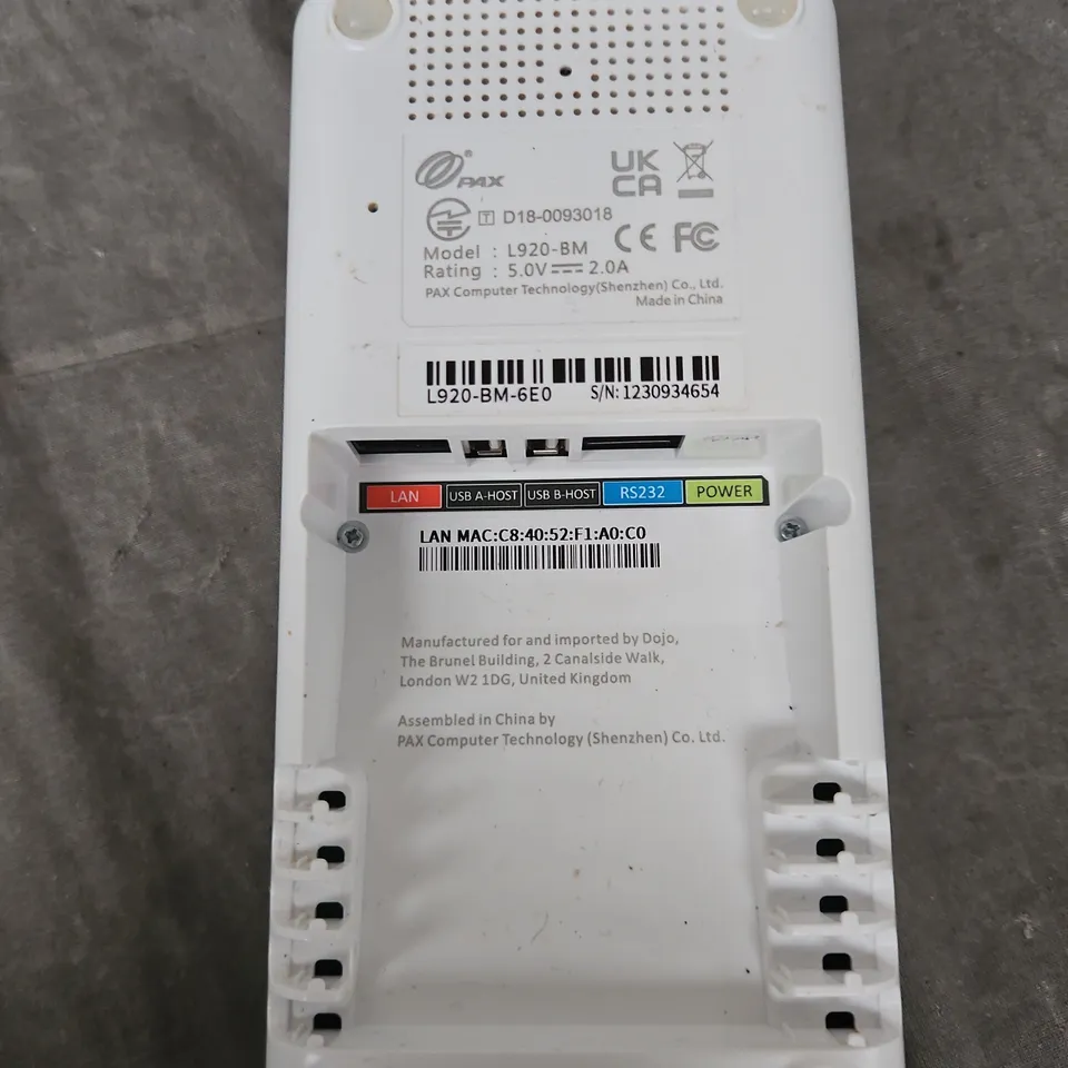 APPROXIMATELY 8 L920-BM CARD PAYMENT DEVICE CHARGING DOCKS 
