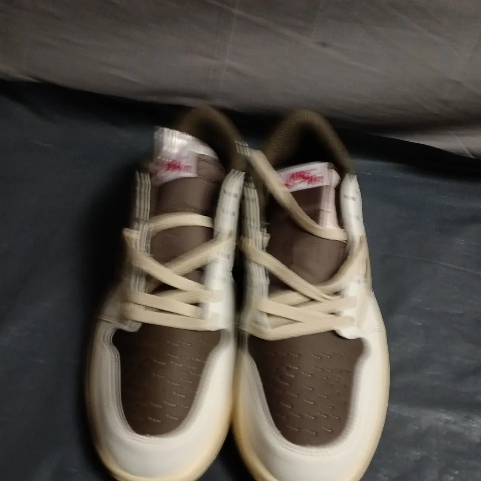 PAIR OF NIKE DUNK LOW-STYLE TRAINERS - SIZE UNSPECIFIED