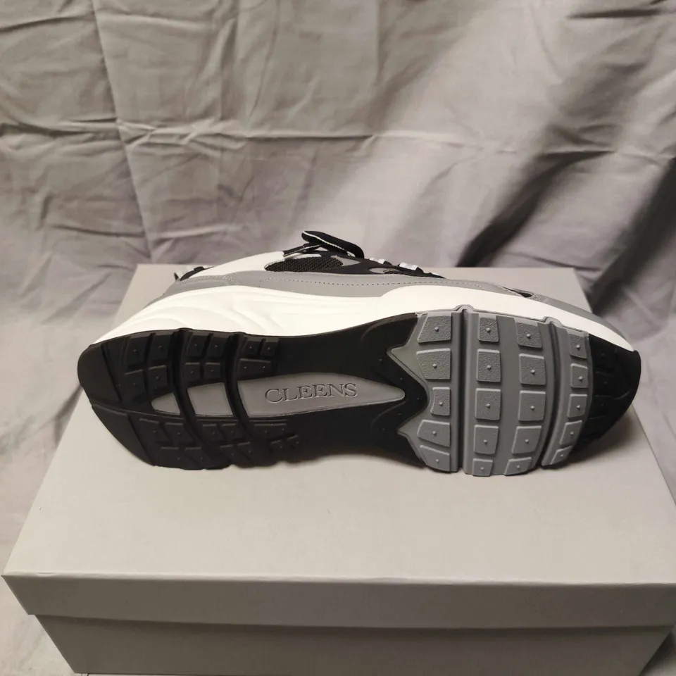CLEENS PULSE RUNNER TRAINERS IN CARBON - 8