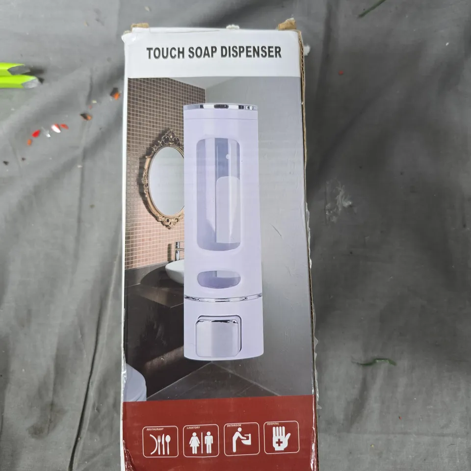 BOX OF APPROXIMATELY 20 ASSORTED HOUSEHOLD GOODS TO INCLUDE: HAMMER AND TOUCH SOAP DISPENSER