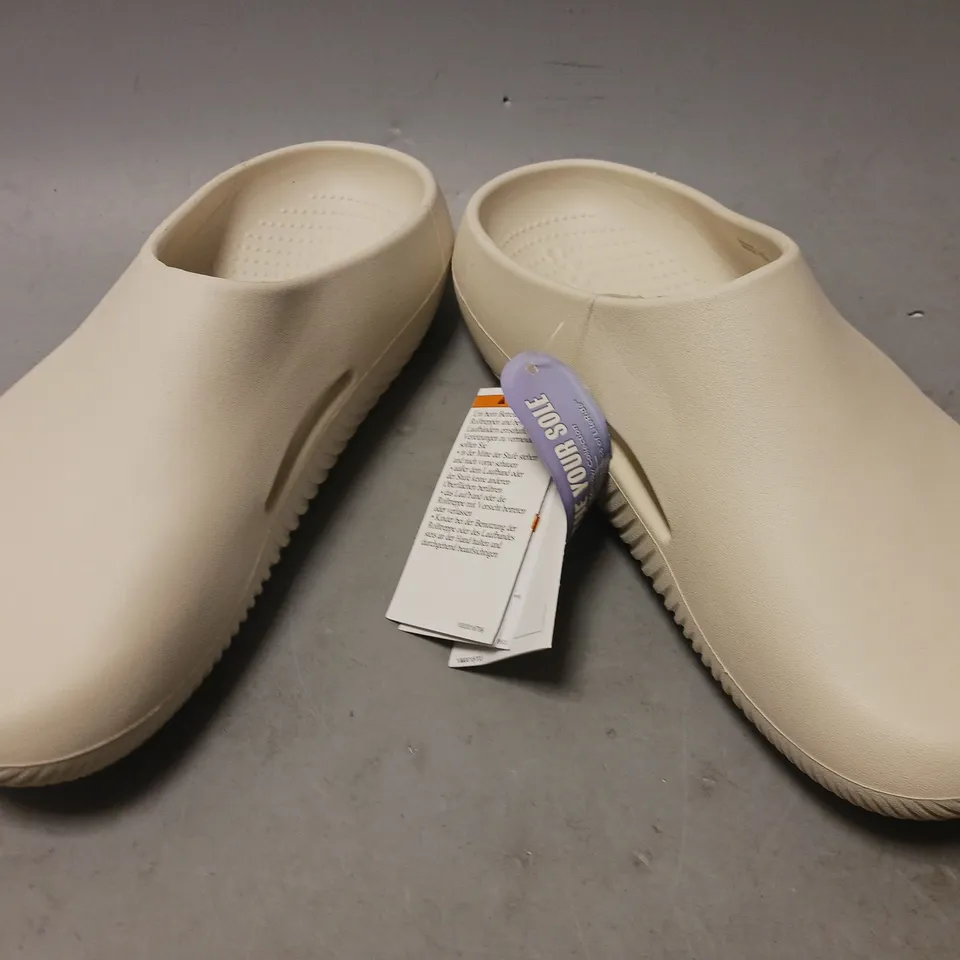 PAIR OF CROCS MELLOW RECOVERY CLOGS IN BONE UK SIZE M8/W9