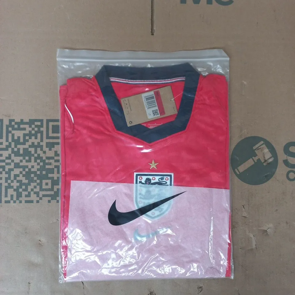 BAGGED NIKE ENGLAND FOOTBALL JERSEY IN RED SIZE LARGE