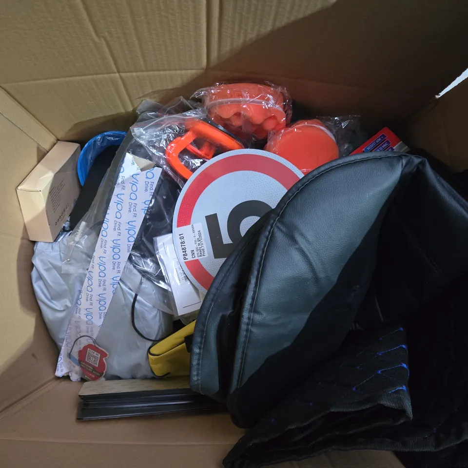 LARGE BOX OF ASSORTED CAR ITEMS TO INCLUDE - DOG SEAT COVER - WIRELESS SPEAKERPHONE - CAR VAC / COLLECTION ONLY 