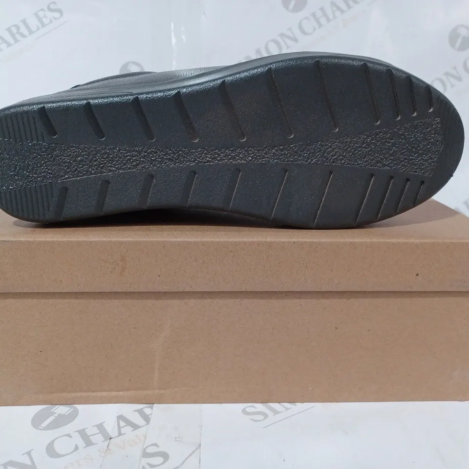 BOXED PAIR OF JO & JOE TRAINERS IN PEWTER COLOUR UK SIZE 6