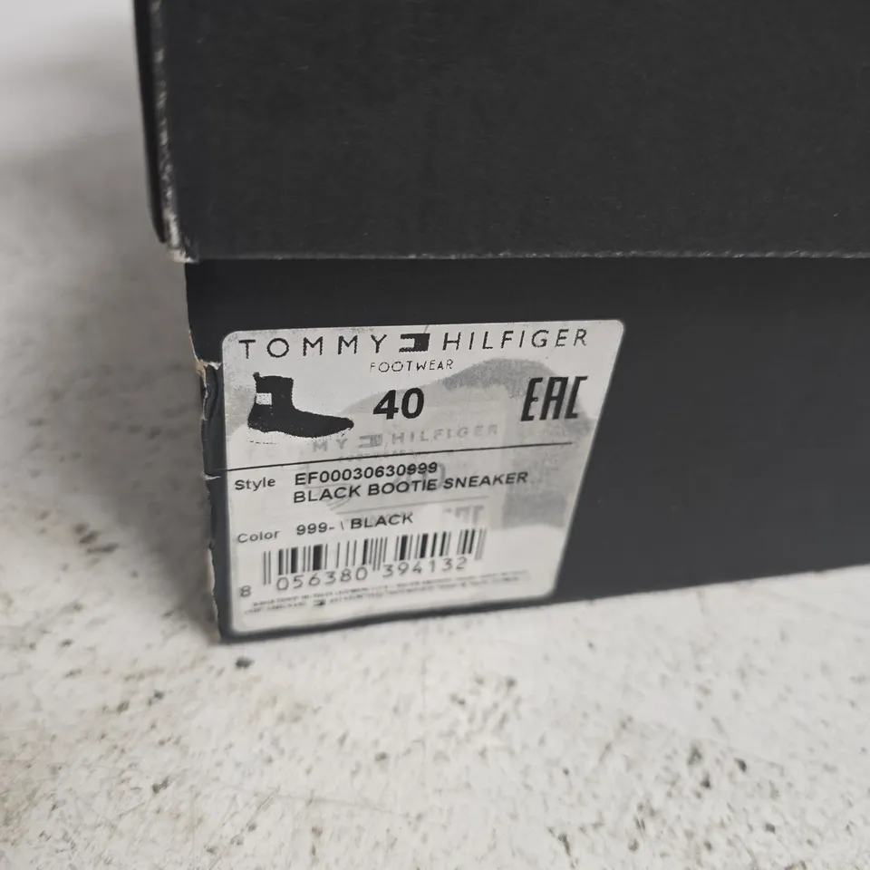 BOXED PAIR OF TOMMY HILFIGER BLACK BOOTIE SNEAKER – UK SIZE 7