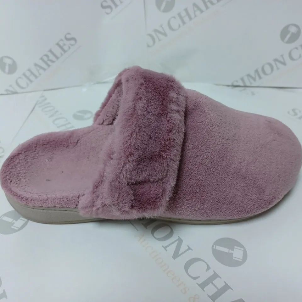 PAIR OF VIONIC MARIEL SLIPPERS IN DUSKY PINK SIZE 4