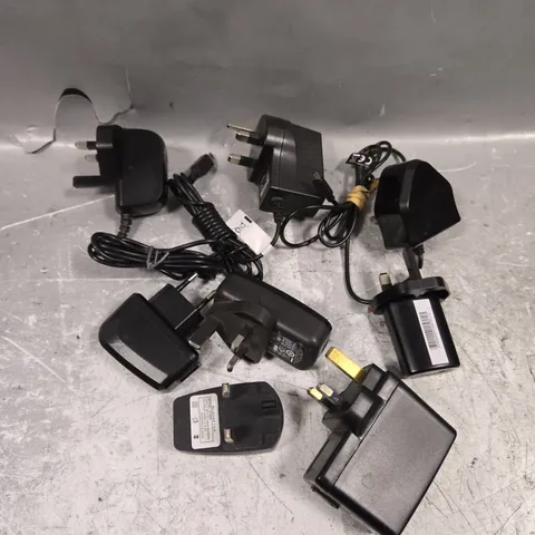 APPROXIMATELY 60 ASSORTED USB PLUGS & POWER SUPPLIES - COLLECTION ONLY