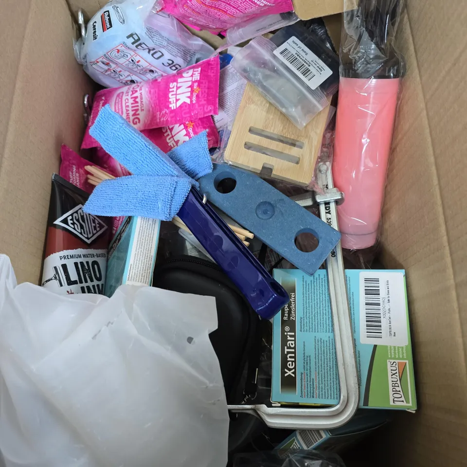 APPROXIMATELY 20 ASSORTED HOUSEHOLD PRODUCTS TO INCLUDE DETERGENT SHEETS, GORILLA TAPE, TOILET CLEANER ETC 