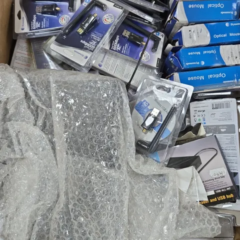 APPROXIMATELY 20 ASSORTED ELECTRICAL PRODUCTS TO INCLUDE MICE, USB DONGLES ETC - COLLECTION ONLY 