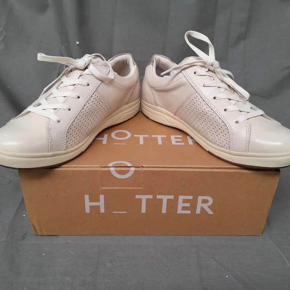 BOXED PAIR OF HOTTER SWIFT SHOES IN IVORY UK SIZE 5