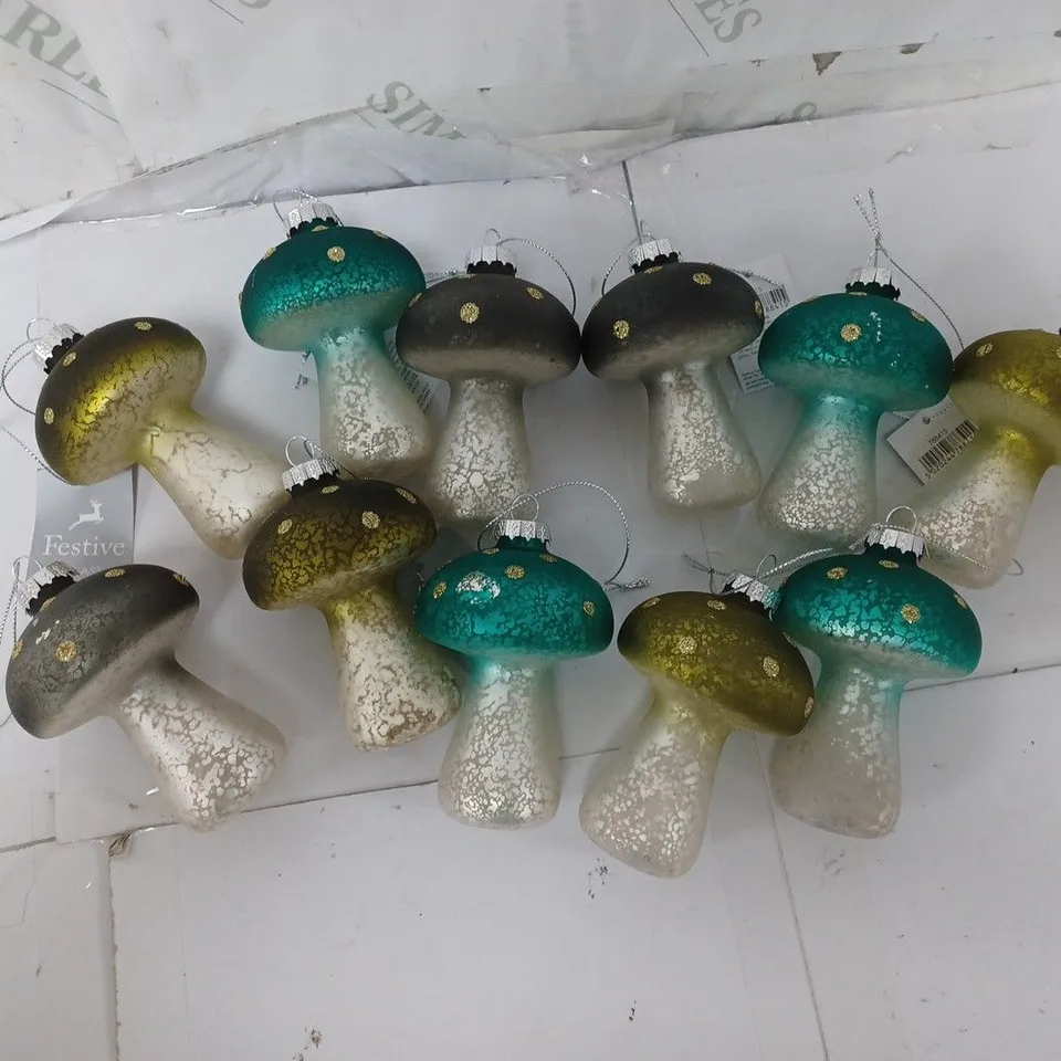 APPROXIMATELY 11 GLASS MUSHROOM HANGING DECORATIONS 